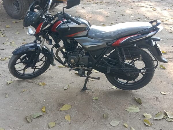 Bajaj Discover 125cc Motorcycle For Sale at Gopalpur Tangail in Dhaka.