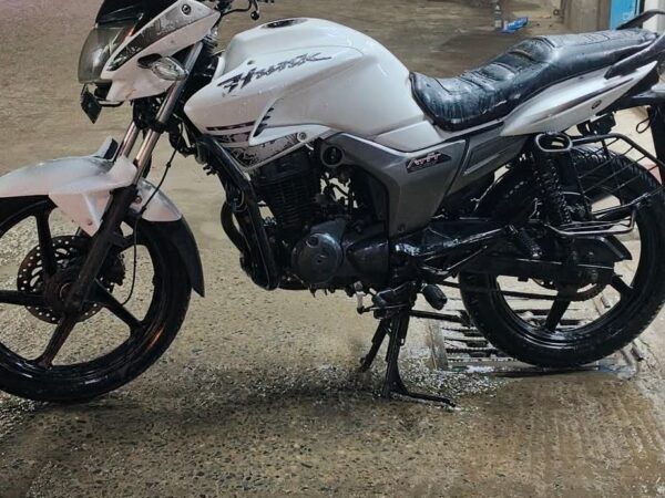 Hero Hunk Double Disc Motorcycle For Sale at Mugda in Dhaka.