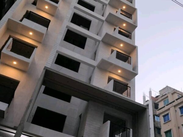 1850 SFT Ready Flat at Bashundhara F Block, Road 18, Plot 577.