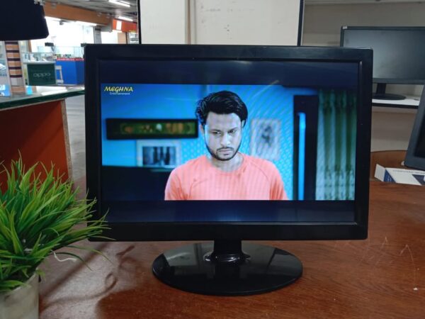 15.4 Inc Size Computer Monitor Used For Sale In Racecourse Comilla.