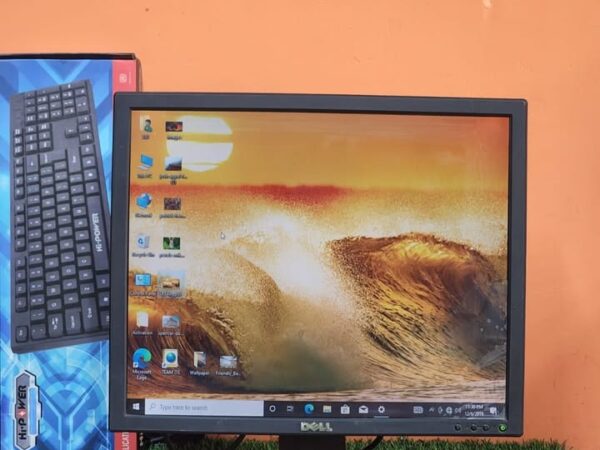 17″ Full Fresh Monitors Dell / HP Used Sale In Kalshi, Mirpur, Dhaka.