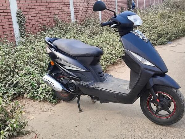 Runner Skooty 110cc Skooty Motorcycle For Sale at Baonia Bottola Akota Market in Dhaka.