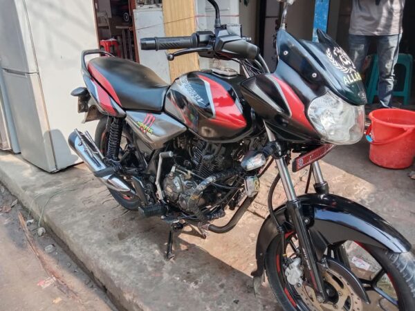 Bajaj Discover 125cc Motorcycle For Sale at Gopalpur Tangail in Dhaka.