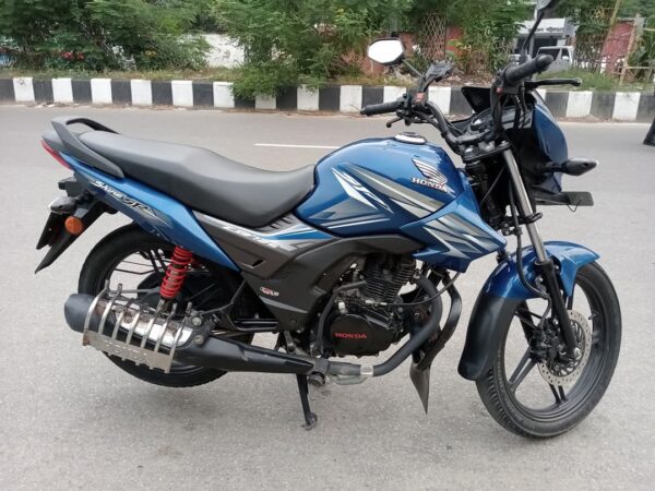 Honda CB Shine 125cc Motorcycle For Sale at Mirpur Shewrapara in Dhaka.