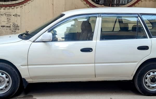 Toyota Corolla 100 Wagon Car For Sale at Mohammedpur Adabor in Dhaka.