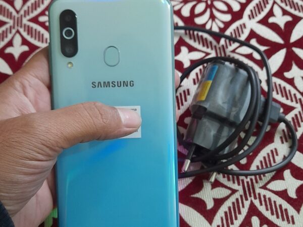 Samsung M40 Ram 6gb rom 128gb Modal Used Mobile Phone Sale In Foridabad, Gendaria, Dhaka.