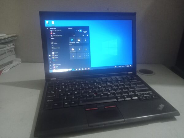 Lenovo Intel core i5 2nd gen @2.40GHz 4GB RAM Modal Used laptop Sale In Middle badda Gulshan, Dhaka.