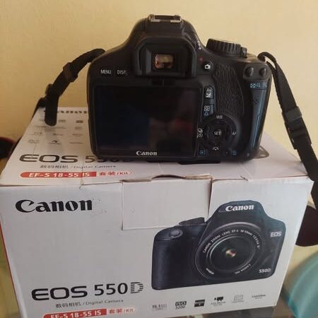 Canon 550D with 18-55mm lens full fresh box condition Camera Used For Sale In Kurigrum.