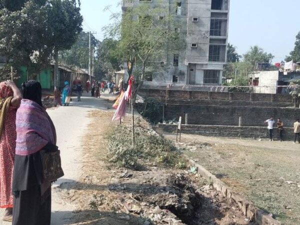 সাড়ে পাঁচ শতাংশ জমি বিক্রয় করা হইবে সিও বাজার থেকে১০০ গচ পশ্চিমে চওড়াপাড়া ব্রিজ সংলগ্ন, রংপুর।