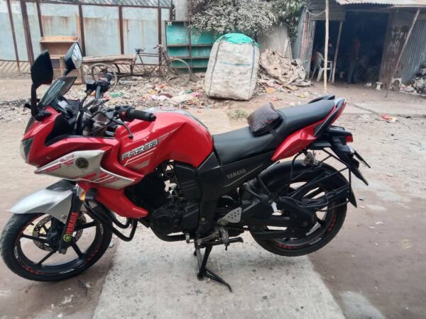 Yamaha Fazer 150cc Motorcycle For Sale at Jamalpur Sadar Bus Stand in Mymensingh.