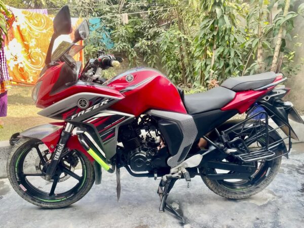 Yamaha Fazer Version 2 FI Motorcycle For Sale at Narayanganj in Dhaka.