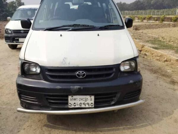 Toyota Noah KR42 Car For Sale at Chapainawabganj in Rajshahi.