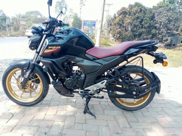 Yamaha FZ V3 Motorcycle For Sale at Shwapno Sawari, Khalpar, Manikganj in Dhaka.