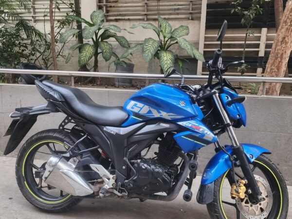 Suzuki Gixxer Monoton Blue Motorcycle For Sale at Dhanmodi in Dhaka.