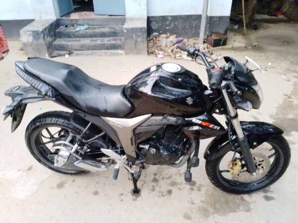 Suzuki Gixxer Monotone 2023 Motorcycle For Sale at Magura Police Lines in Khulna.