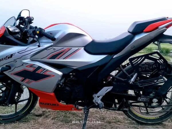 Suzuki Gixxer Fi Abs Motorcycle For Sale at Jamalpur Sadar in Mymensingh.