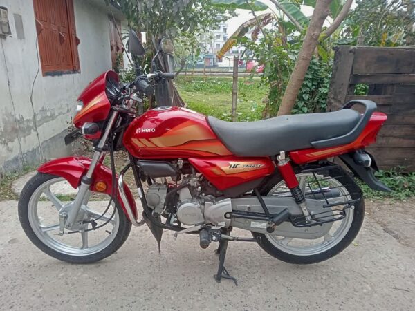 Hero HF Deluxe 100cc Motorcycle For Sale at Kustia Police Line in Khulna.