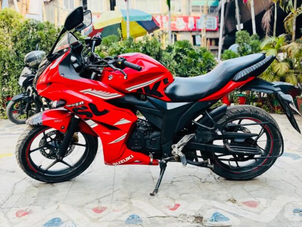 Suzuki Gixxer Double Disc 2018 Motorcycle For Sale at Jatrabari in Dhaka.