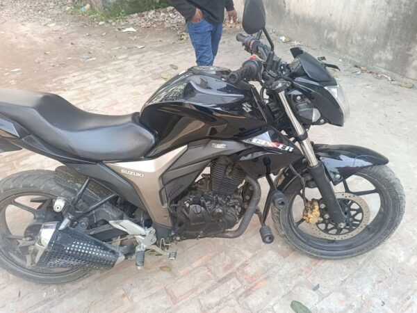 Suzuki Gixxer Motorcycle For Sale at Mirzapore Tangail in Dhaka.