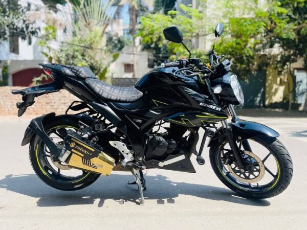 Suzuki Gixxer FI Disc 2024 Official Black Motorcycle For Sale at Uttara in Dhaka.