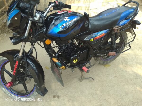 Bajaj Discover 150cc Motorcycle For Sale at Muktagachha, Chachua Bazar in Mymensingh.