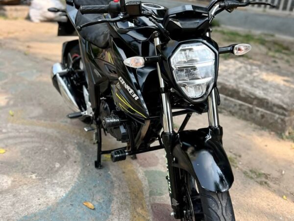 Suzuki Gixxer Fi Disc Motorcycle For Sale at Chawkbazar in Dhaka.