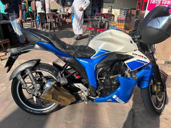 Suzuki Gixxer Blue-White Monotone 155cc Motorcycle For Sale at Modina Market in Sylhet.