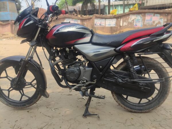 Bajaj Discover 125cc Motorcycle For Sale at Savar Ashulia Bypel Jamgara in Dhaka.