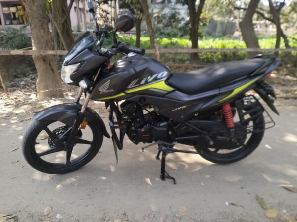 Honda Livo 110cc Motorcycle For Sale at Joina Bazar Sreepur Gazipur in Dhaka.