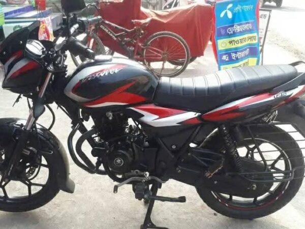 Bajaj Discover 125cc Motorcycle For Sale at Nobiganj Bazar, Habiganj in Sylhet.