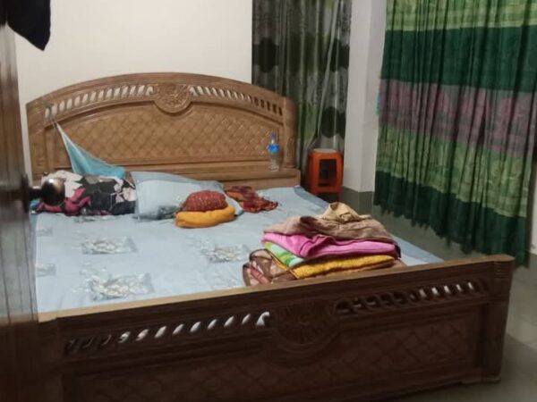 মিরপুর শেওড়াপাড়া মেট্রো স্টেশন এর কাছে ১২০০ স্কয়ার ফিটের একটি ফ্লাট বিক্রয় হবে।
