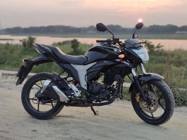 Suzuki Gixxer 2024 Motorcycle For Sale at Narsingdi Sadar in Dhaka.