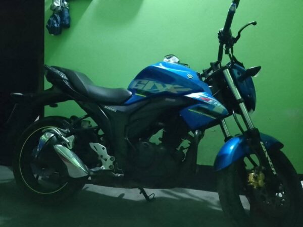 Suzuki Gixxer Motorcycle For Sale at Gazipur Board Bazar in Dhaka.