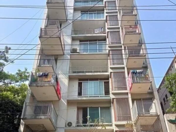 ঢাকা উত্তরা ৪ নাম্বার সেক্টরে জরুরী ভিত্তিতে ফ্ল্যাট বিক্রি হবে।