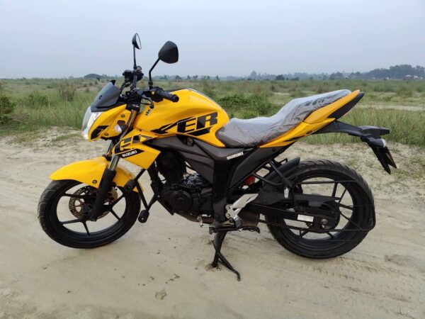 Suzuki Gixxer Motorcycle For Sale at Narsingdi Sadar in Dhaka.