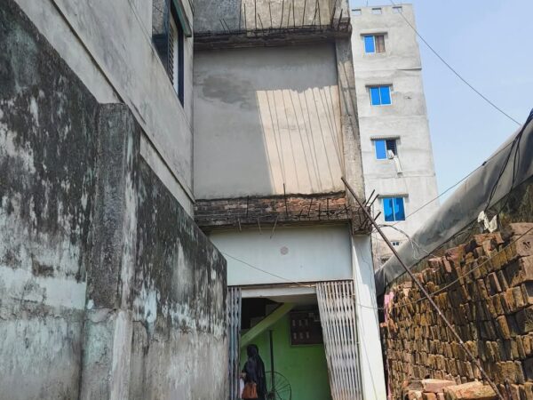 জমিসহ বাড়ি বিক্রি হবে কেরানীগঞ্জ জিনজিরা মান্দাইল বাজার এর সাথেই।