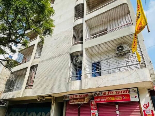 ১৩০০ স্কয়ার ফিটের রেডি ফ্ল্যাট বিক্রয় হবে মোহাম্মদপুর বাসস্ট্যান্ড থেকে সল্প দূরত্বে।