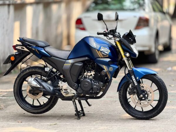 Yamaha FZS V2 2022 Motorcycle For Sale at Mirpur-1 in Dhaka.