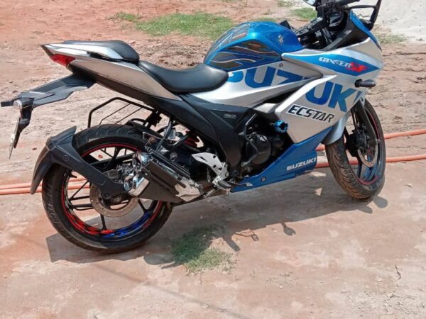 Suzuki Gixxer SF Carburetor Motorcycle For Sale at Nilphamari in Rangpur.