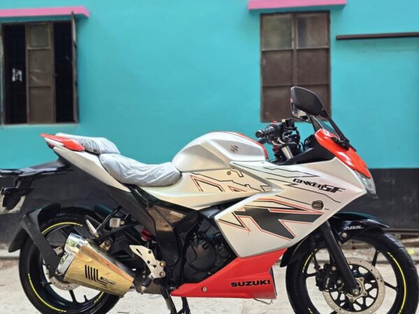 Suzuki Gixxer SF Fi Abs V4 Orange Silver 2023 Motorcycle For Sale at Savar Thana Stand in Dhaka.