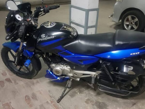 Bajaj Pulsar 150cc Motorcycle For Sale at Mohammedpur in Dhaka.