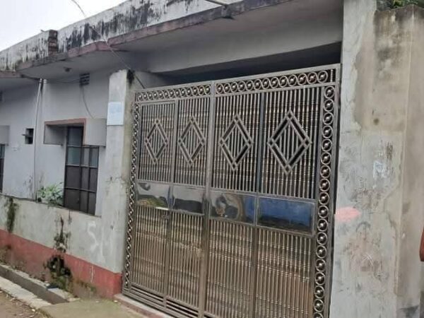 বাড়ি বিক্রি হবে ঢাকা সাইনবোর্ড, পাসপোর্ট অফিস আজিমুশ্বান মসজিদের পাশে।