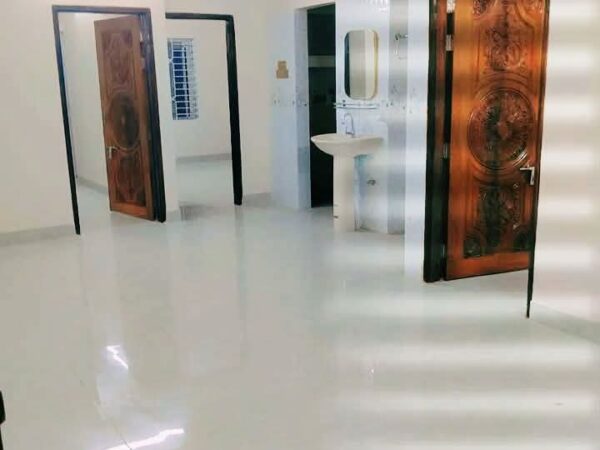 ফ্ল্যাট বিক্রি হবে ঢাকা বনশ্রী মেরাদিয়া বাজারের পরেই ত্রিমোহনী বাস স্টেন্ড মেইন রোডে।