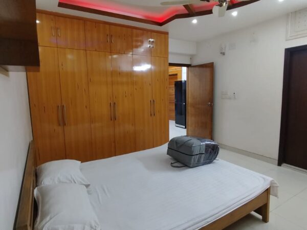 Rent Furnished 4 Bedroom Apartment in Bashundhara R/A.