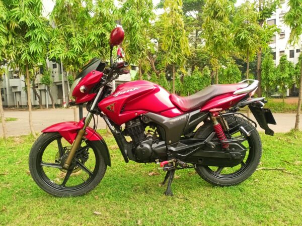 হিরো হোন্ডা ডাবল ডিক্স গাড়ি বিক্রয় করা হবে ঢাকা ফার্মগেট তেজকুনি পাড়া।