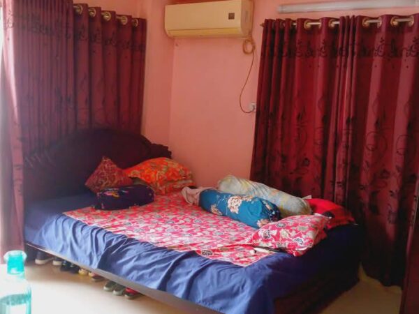 মিরপুর ১২ পল্লবী মেট্রো স্টেশনের সাথে তিন মিনিটের দূরত্ব ২২০০ স্কয়ার ফিট দক্ষিণমুখী ফ্লাট বিক্রয়