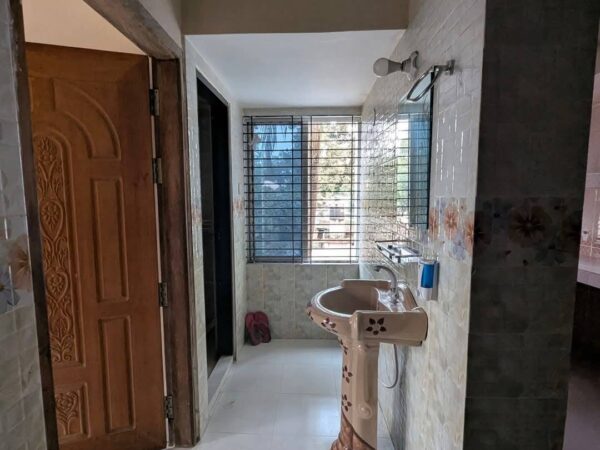 ফ্ল্যাট বাসা, দোতলায় দুটি রুম একটি ডাইনিং ভাড়া হবে ৪ তলার মোড় থেকে পূর্ব পাশে।
