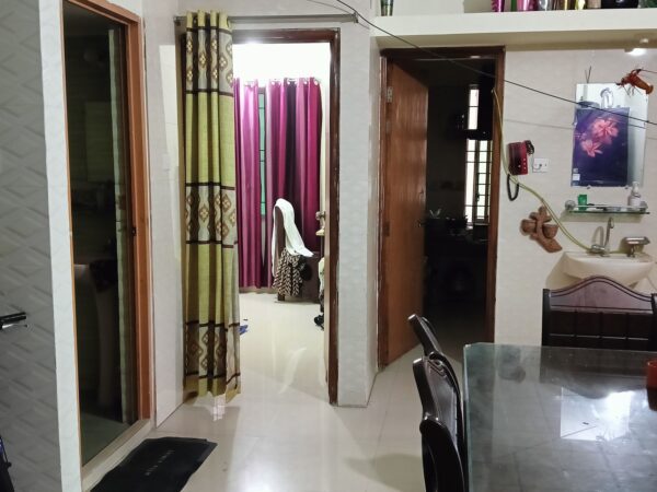 মিরপুর ৬০ ফিট পীরেরবাগ মাইকের গলি একটি ফ্ল্যাট বিক্রি হবে।