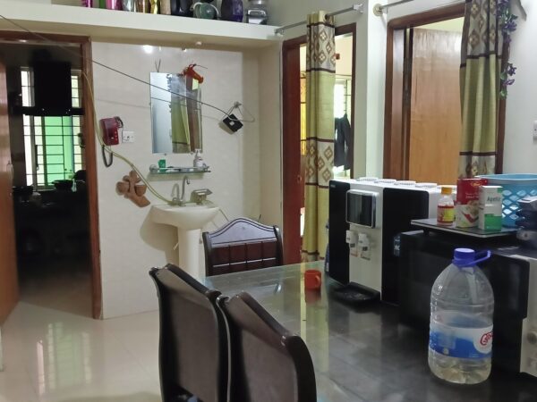 মিরপুর ৬০ ফিট পীরেরবাগ মাইকের গলি একটি ফ্ল্যাট বিক্রি হবে।