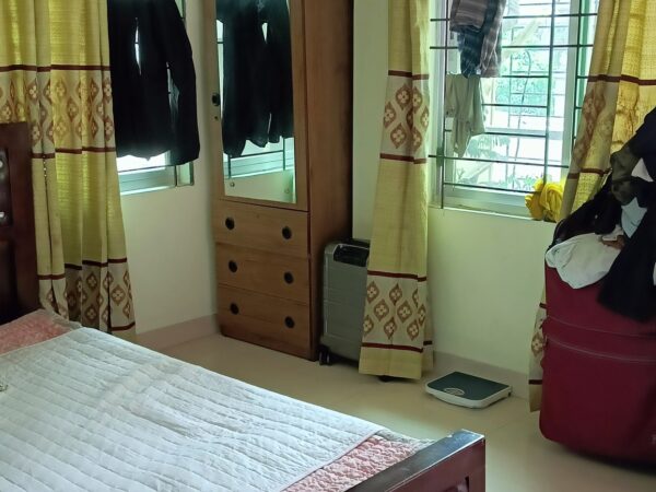 মিরপুর ৬০ ফিট পীরেরবাগ মাইকের গলি একটি ফ্ল্যাট বিক্রি হবে।